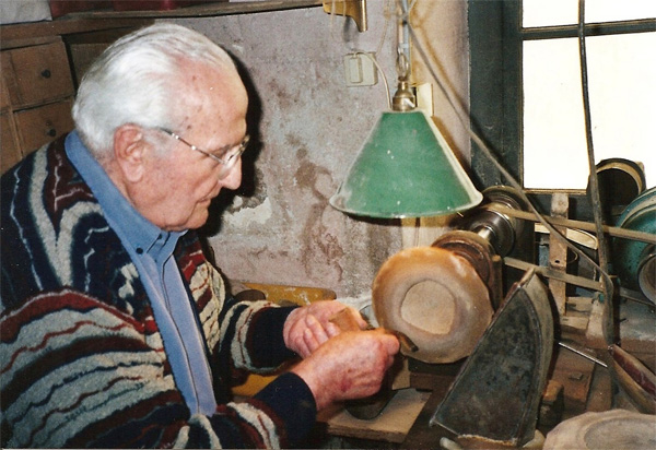 Jean Lamy dans son atelier