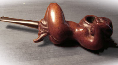 pipe sculptée, coté droit