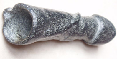 Pipe en porcelaine, coté pile et face Pipe en porcelaine, coté pile et face