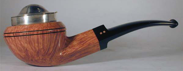 Vue d'ensemble de la pipe Radice avec son couvercle fermé Vue d'ensemble de la pipe Radice avec son couvercle fermé