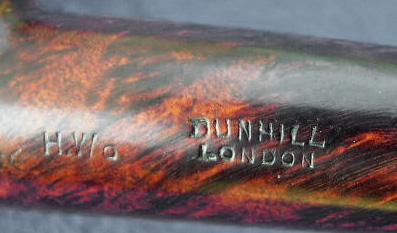 Estampille coté gauche Estampille coté gauche