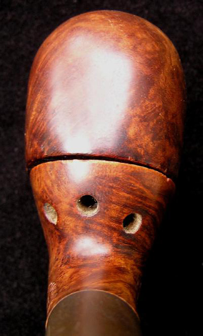 Détail montrant trois évents Détail montrant trois évents